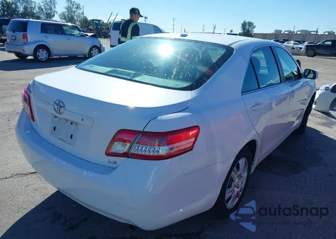 2011 Toyota Camry Le z USA, uszkodzony, nr VIN 4T4BF3EK8BR115462